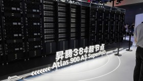华为CloudMatrix AI集群震撼亮相,性能远超NVIDIA GB200 华为CloudMatrix AI集群震撼亮相,性能远超NVIDIA GB200