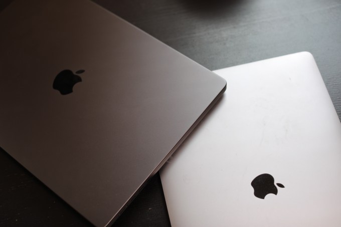 太空黑色 MacBook Pro 和太空灰色 Touchbar MacBook Pro