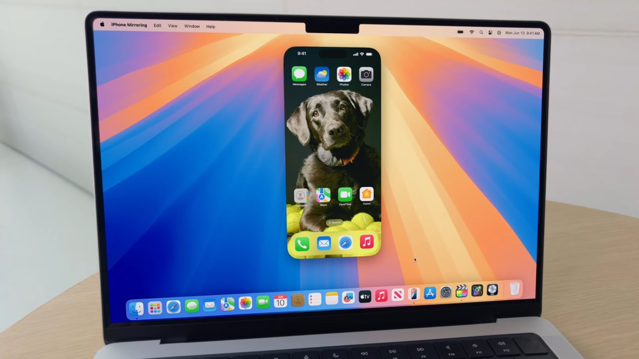 Image 1: iPhone display mirroring on a Mac running macOS 15