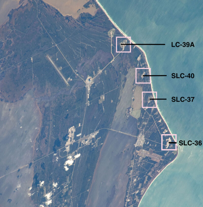 SpaceX 从 NASA 肯尼迪航天中心的 39A 号发射台和卡纳维拉尔角太空部队站的 40 号发射台发射 Falcon 9 火箭。该公司计划在 39A 号发射台和 37 号发射台开发 Starship 发射基础设施。联合发射联盟从 41 号发射台发射 Vulcan 和 Atlas V 火箭，而蓝色起源将在 36 号发射台部署其 New Glenn 火箭。