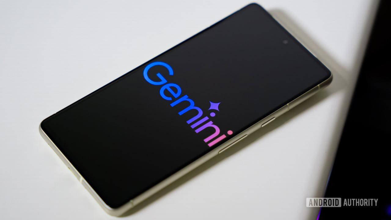 图片 1：智能手机库存照片上的 Google Gemini 标志（3）