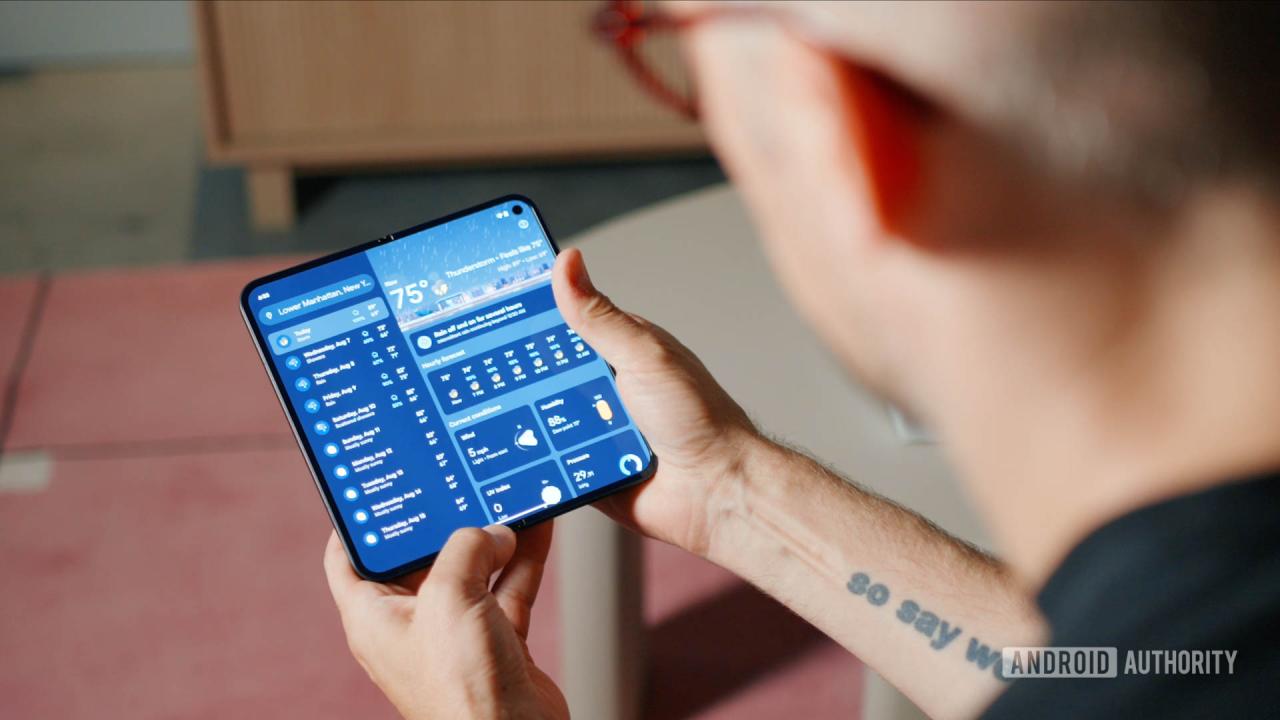 Googel Pixel 9 Pro Fold 手持