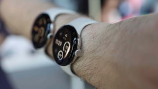 Google Pixel Watch 3 侧面表冠和按钮