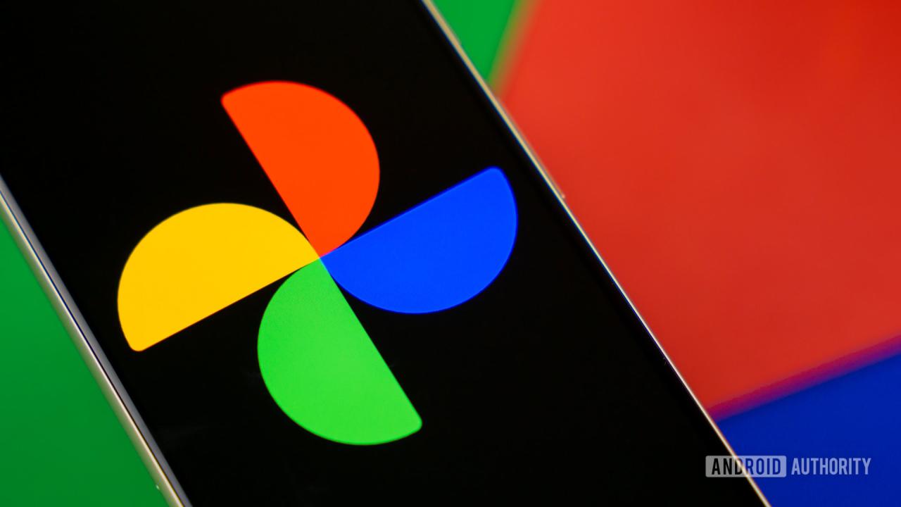 智能手机上的 Google Photos 标志示意图