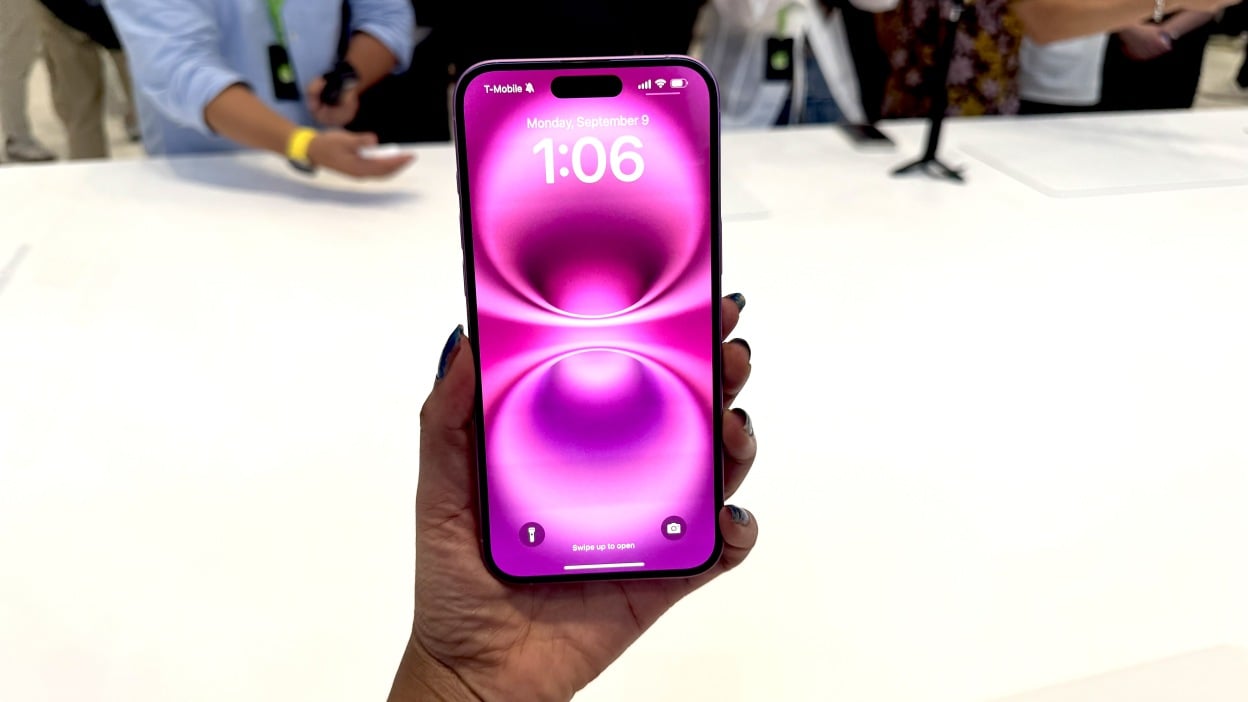 iPhone 16 Plus 在 Apple Glowtime 活动上展示