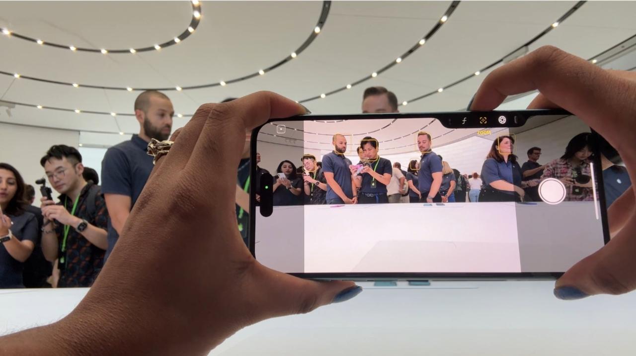 使用 iPhone 16 的新相机控制功能进行缩放