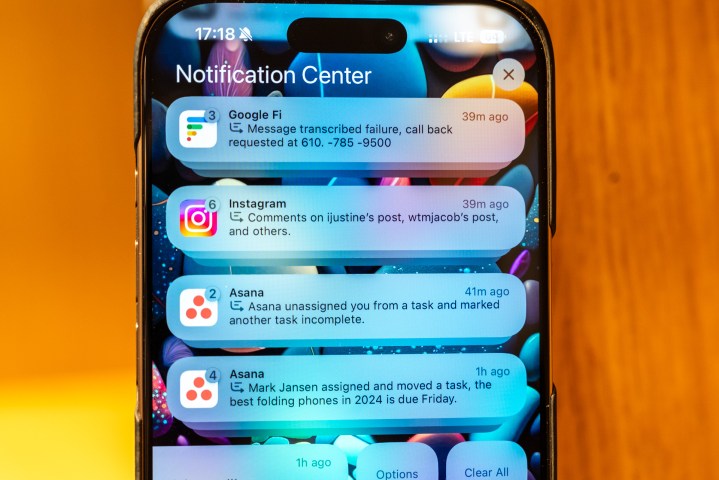 iPhone 16 Pro 上的苹果智能摘要。