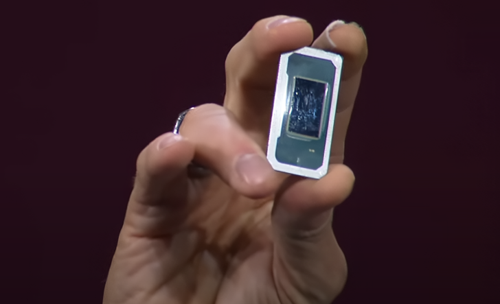 Intel CEO 向联想交付首款 18A Panther Lake 样品 Intel CEO 向联想交付首款 18A Panther Lake 样品