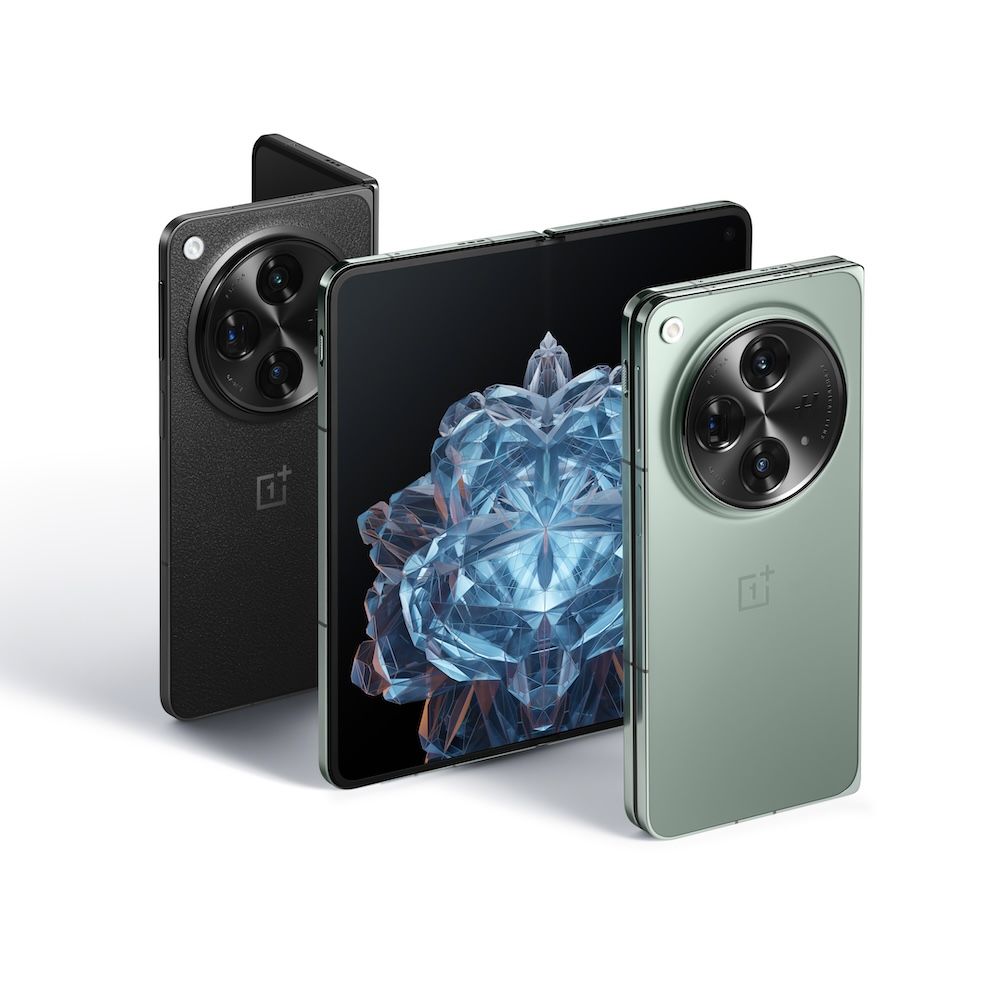 图片 4：OnePlus Open，显示 3 部手机，关闭和打开，白色背景