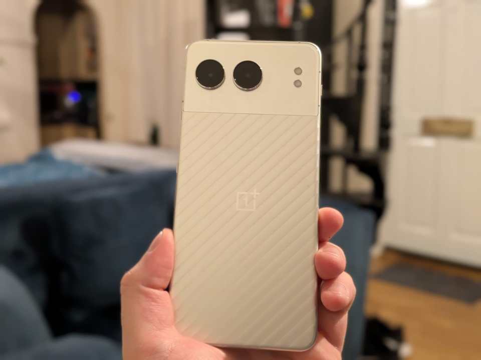 OnePlus Nord 4 是一块金属
