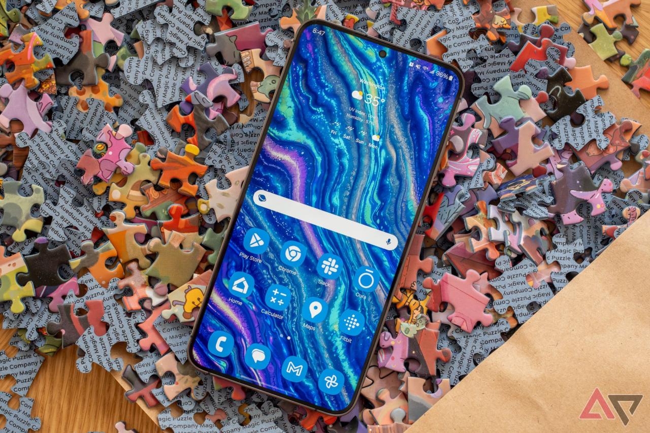 图片 7：平放的 Samsung Galaxy S24 Plus