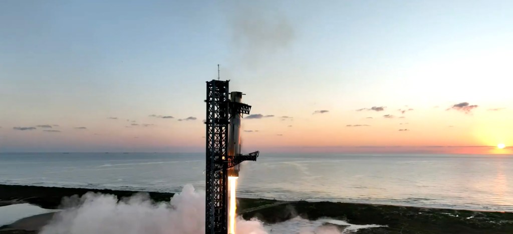 SpaceX 成功捕获返回的星舰助推器 SpaceX 成功捕获返回的星舰助推器