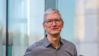 Tim Cook 在纽约市第五大道的 Apple Store 开业仪式上