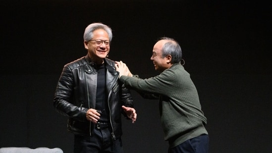 软银 CEO 孙正义后悔抛售英伟达股份,与黄仁勋幽默互动 软银 CEO 孙正义后悔抛售英伟达股份,与黄仁勋幽默互动