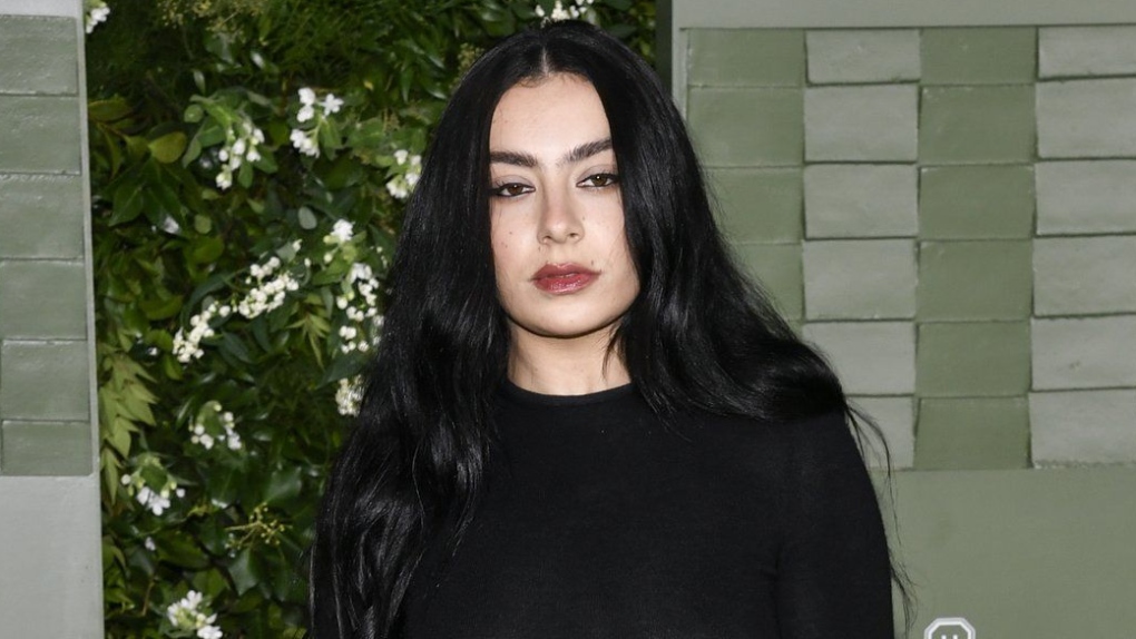 Collins 词典 2024 年度词汇揭晓:“brat”引领潮流 Collins 词典 2024 年度词汇揭晓:“brat”引领潮流