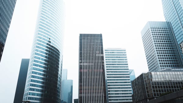 Salesforce 最新财报亮眼，AI 战略引领未来