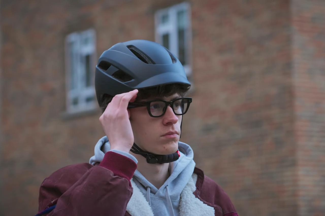 谷歌智能眼镜即将问世？Astra 项目透露重大进展