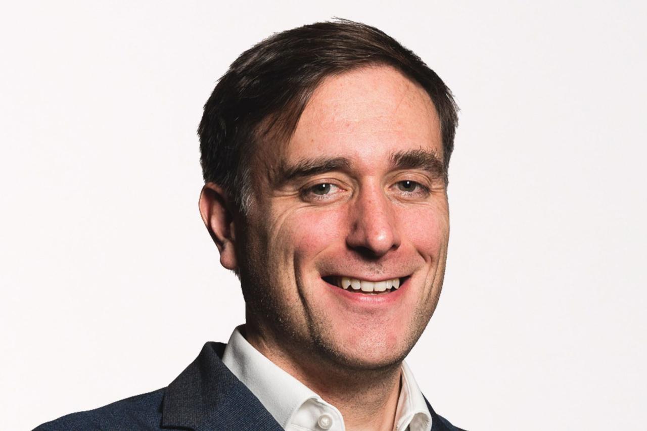 DeepSeek R1 模型冲击 AI 股票市场：投资策略该如何调整？