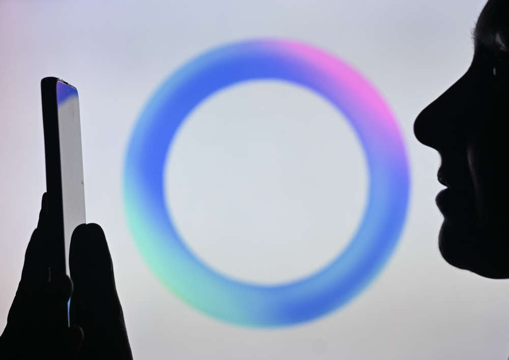 WhatsApp 新 AI 功能引发用户隐私担忧 WhatsApp 新 AI 功能引发用户隐私担忧