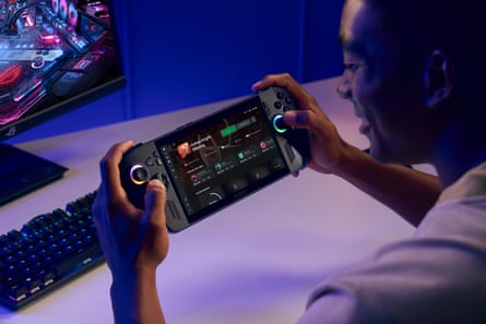 ROG Xbox Ally X 掌机体验:三年前无法想象的游戏革命 ROG Xbox Ally X 掌机体验:三年前无法想象的游戏革命