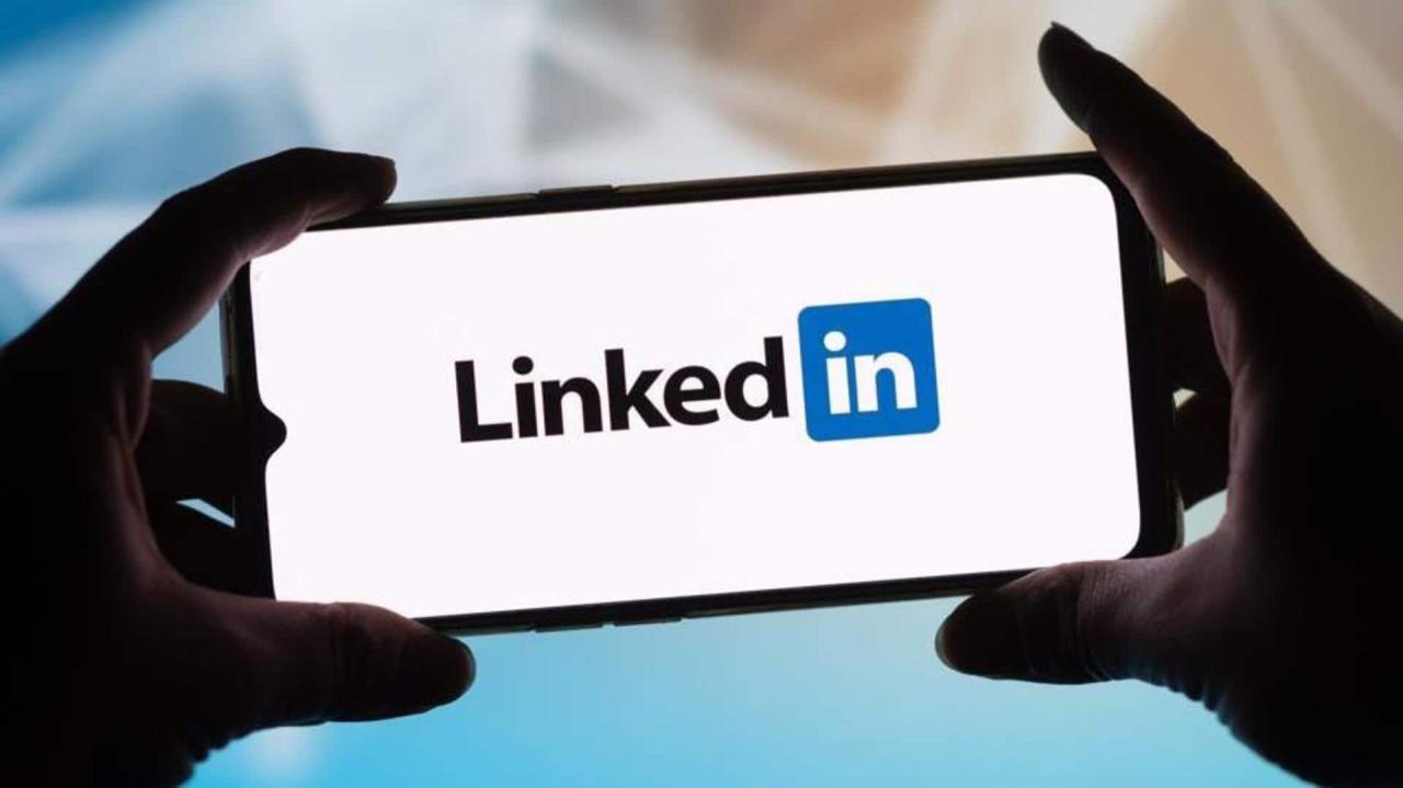 LinkedIn AI 写作助手遇冷,CEO 揭示用户担忧与职业影响 LinkedIn AI 写作助手遇冷,CEO 揭示用户担忧与职业影响