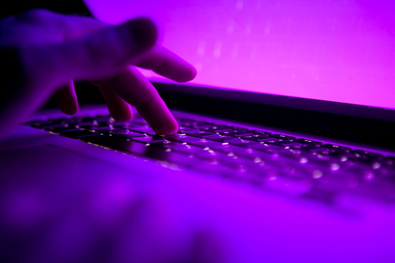 人工智能在编程中的双刃剑:效率与风险的深度解析 人工智能在编程中的双刃剑:效率与风险的深度解析