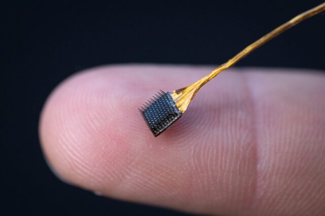 内语解码器：揭秘心理隐私保护的脑机接口技术