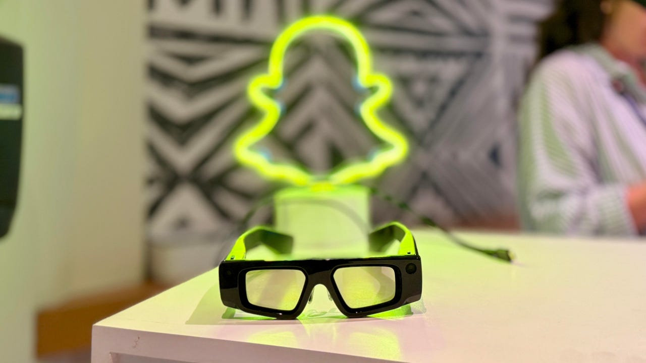 Snap OS 2.0 升级:智能眼镜新体验,挑战 Meta Ray-Bans Snap OS 2.0 升级:智能眼镜新体验,挑战 Meta Ray-Bans