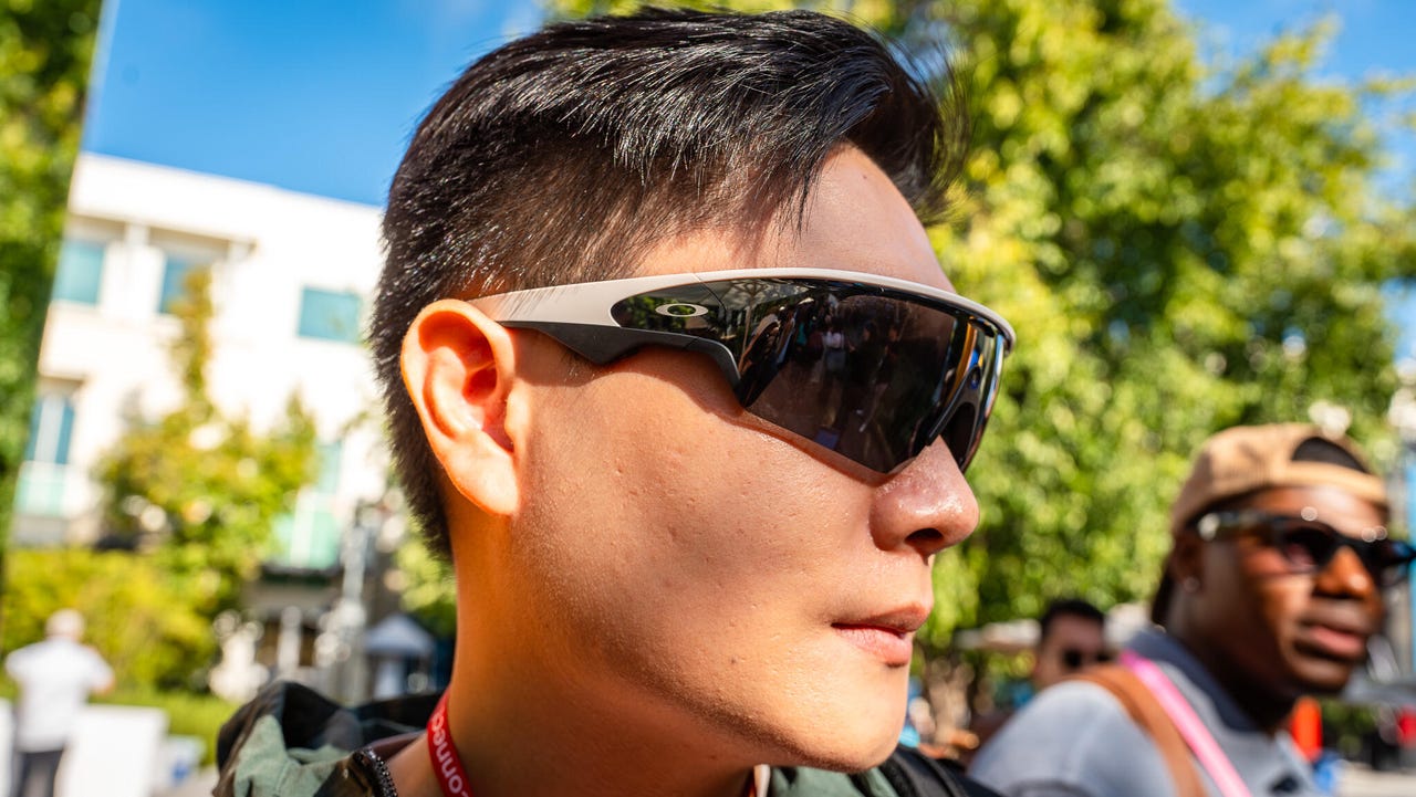 Meta Oakley Vanguard