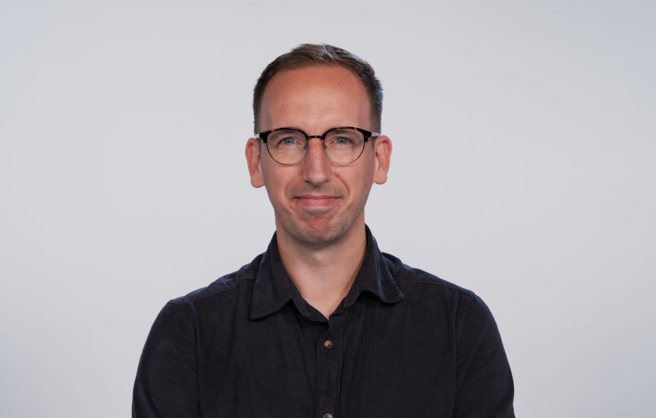 Nvidia 市值突破 5 万亿美元，AI 热潮推动科技巨头崛起