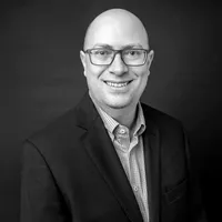 英伟达财报惊艳市场，AI 芯片巨头引领股市波动