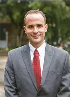 英伟达财报后股价下跌，科技股与零售巨头表现分化