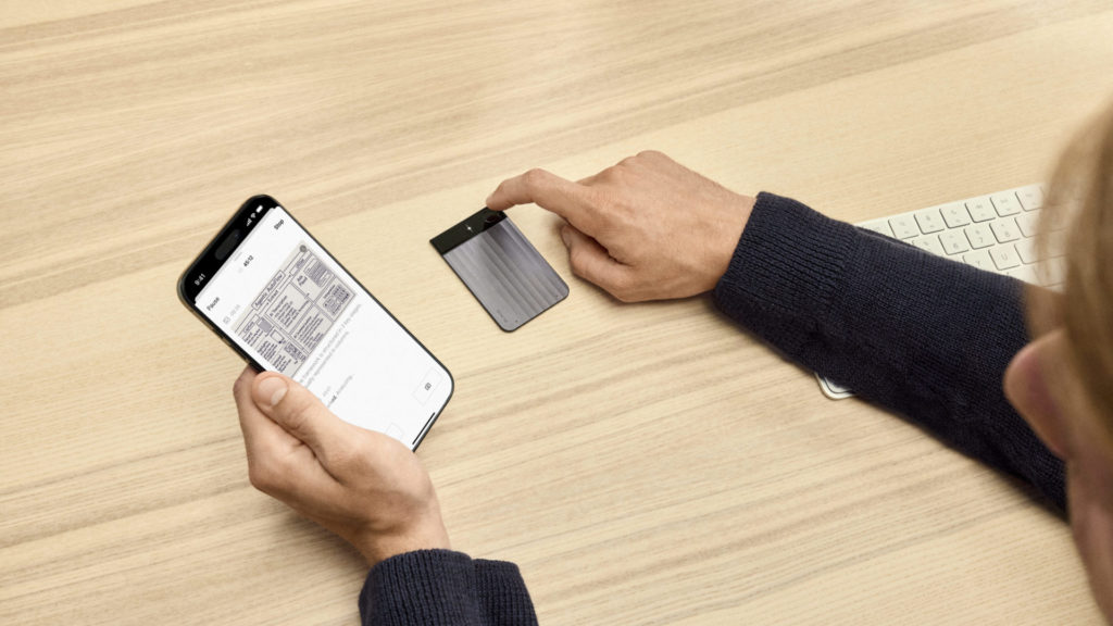 Plaud Note Pro 登陆新加坡：全球首款实时引导 AI 的智能录音笔开售