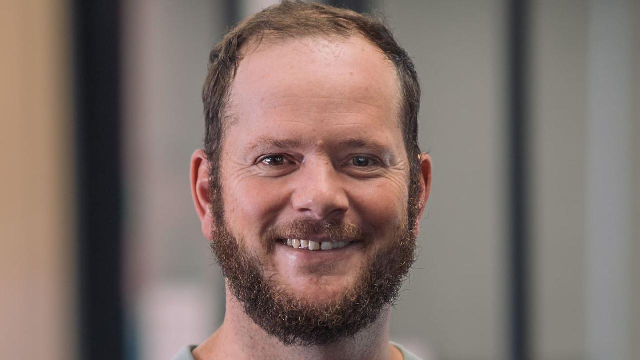 Sharesies 联合创始人莱顿·罗伯茨专访：2025 年回顾与 2026 年展望