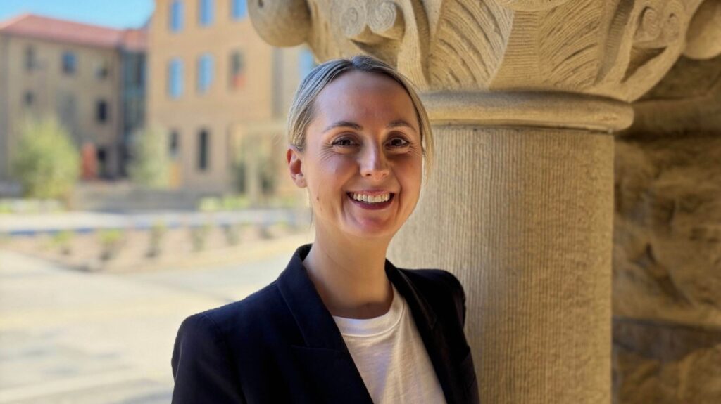 丹妮尔·贝内克：AI 如何重塑法律行业，解决企业生存风险