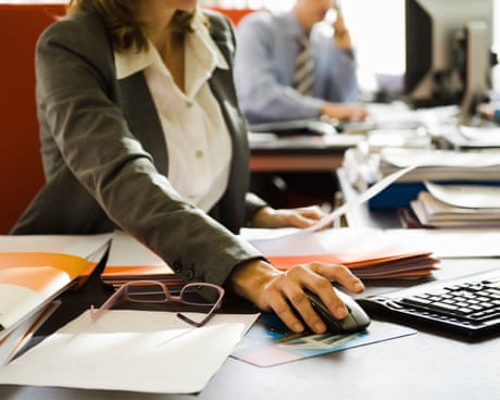 Anthropic 发布法律 AI 工具震动市场，欧洲数据与软件公司股价应声大跌