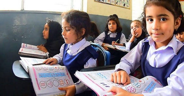 KP 省 2026 年 3 月前将 AI 纳入中小学课程，面临师资与设施挑战